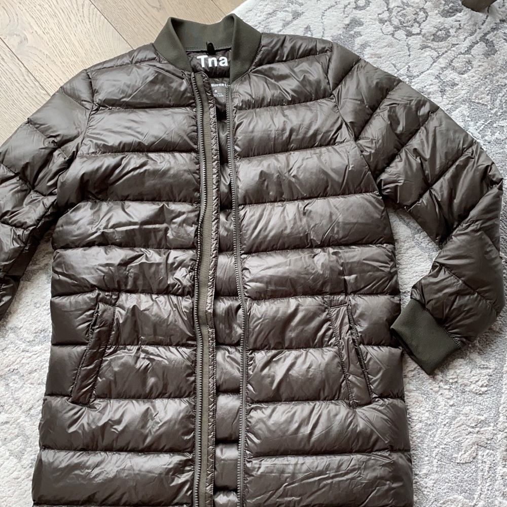 Aritzia TNA puffer jacket olive green like new